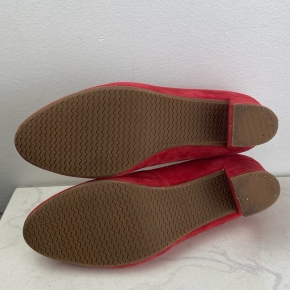 Eric Michael Abby Block Heel Suede Heels - Picture 11 of 12